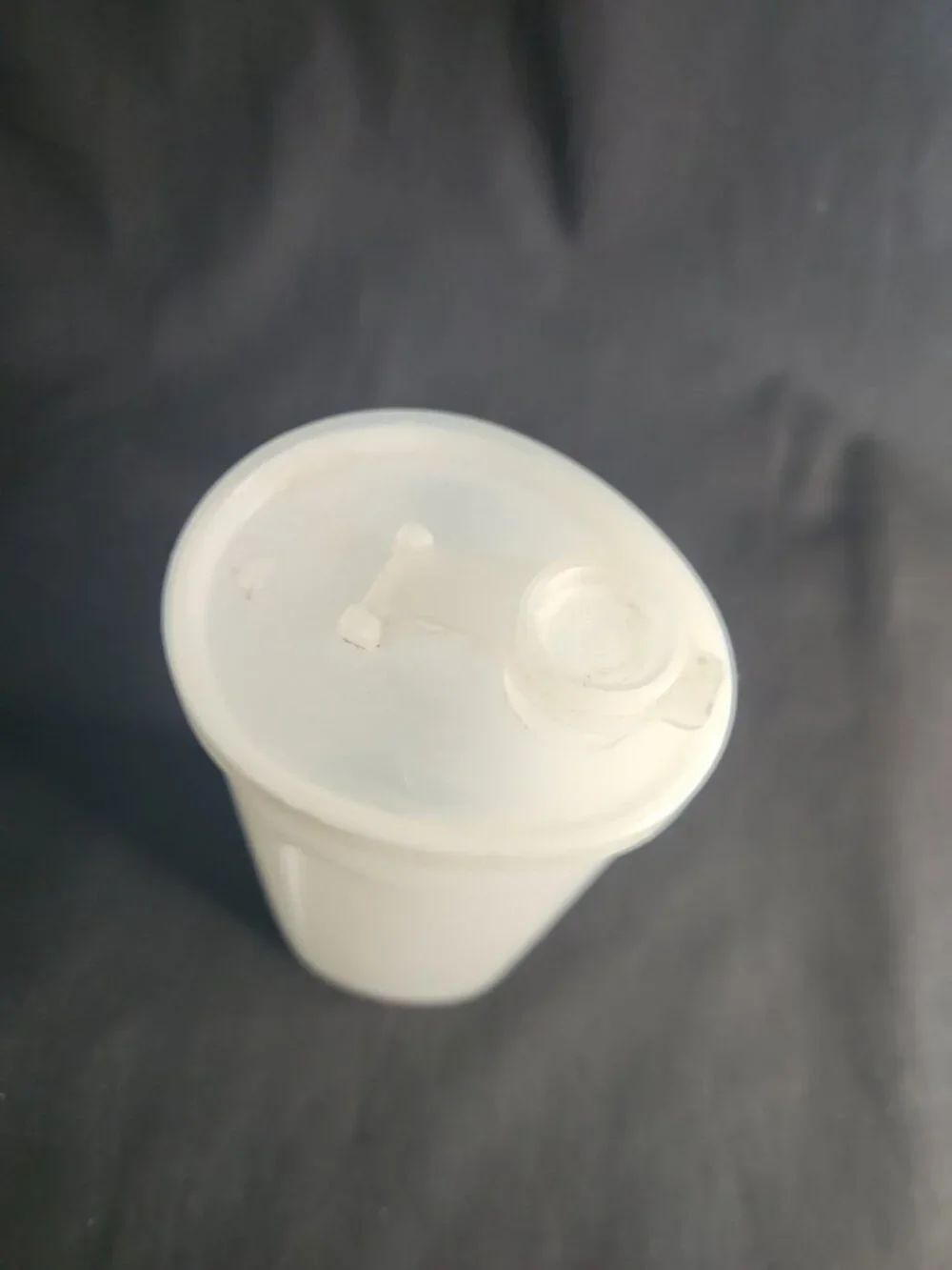 Tupperware tears lid